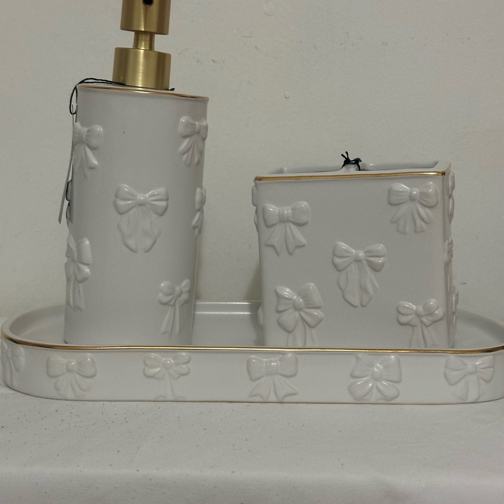 White Bow Bathroom Set by Rachel Zoe